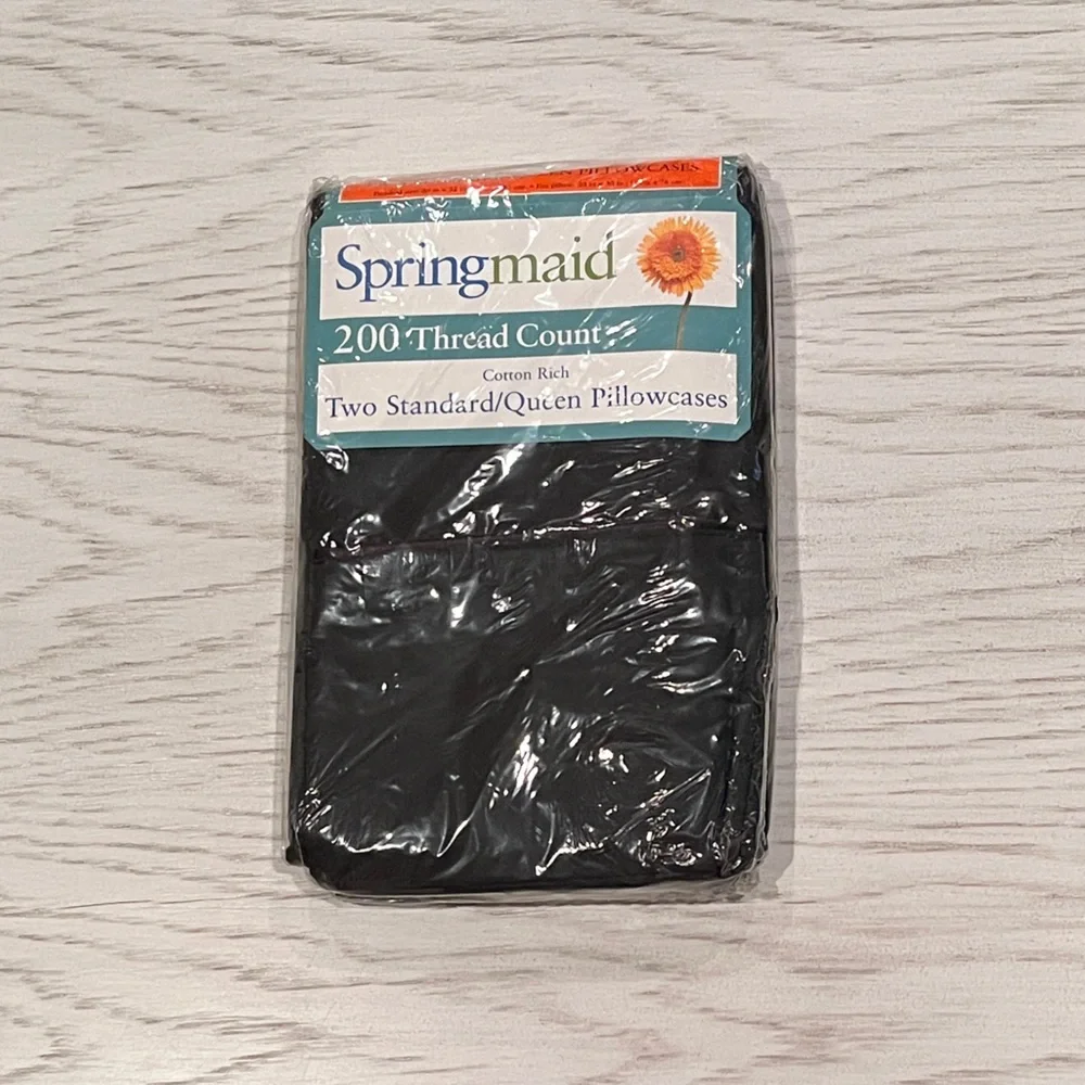 Springmaid Two Standard/Queen Pillowcases - 200 Thread Count - Black